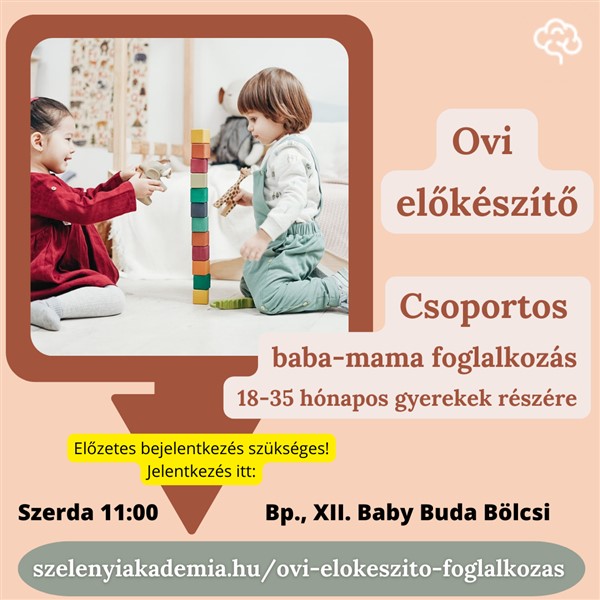 Bölcsis gyerekek játsszanak az ovielőkészítő foglalkozáson, amit logopédus vezet